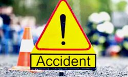 बाईकें भिड़ी- नीचे गिरा युवक- ट्रक ने कुचला