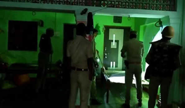 विवाद को सुलझाने गए पुलिसकर्मियों पर हमला- चौकी इंचार्ज समेत 2 घायल