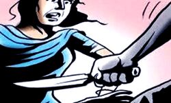 घर में घुसा युवक- युवती से अश्लील हरकत- चाकू से हमला