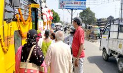 कोविड-19 वैक्सीनेशन एक्सप्रेस बुजुर्गों के लिए बनी वरदान कोविड-19 वैक्सीनेशन एक्सप्रेस बुजुर्गों के लिए बनी वरदान