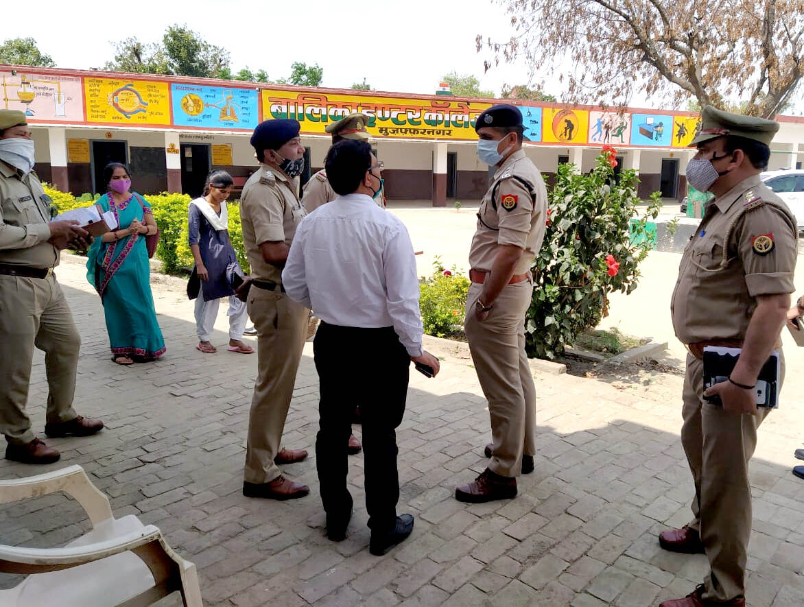 SSP ने किया पोलिंग बूथों का निरीक्षण-जांची सुरक्षा व्यवस्था SSP ने किया पोलिंग बूथों का निरीक्षण-जांची सुरक्षा व्यवस्था