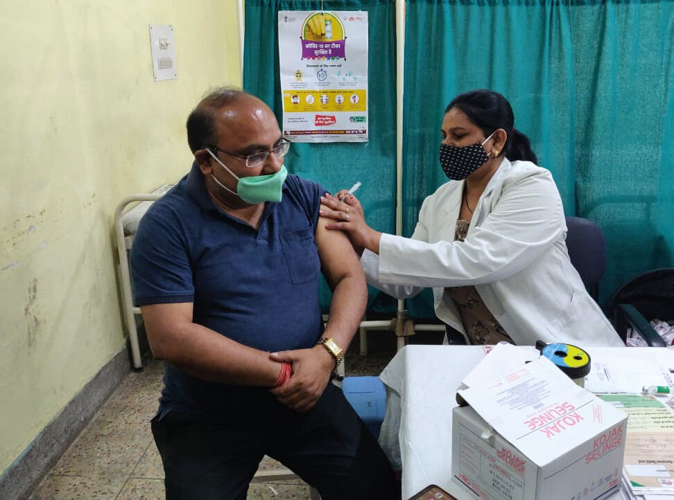 4386 का हुआ कोरोना वेक्सीनेशनः CMO 4386 का हुआ कोरोना वेक्सीनेशनः CMO