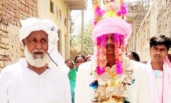 मुस्लिम बाप- हिन्दू बेटे के सिर बांधा सेहरा- धूमधाम से हुई शादी मुस्लिम बाप- हिन्दू बेटे के सिर बांधा सेहरा- धूमधाम से हुई शादी