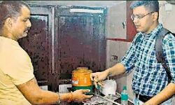 कप्तान बने छात्र- रात्रि में पहुंच गये होटल- मांगी दारू- लगी सील कप्तान बने छात्र- रात्रि में पहुंच गये होटल- मांगी दारू- लगी सील