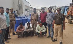 जनपद की खाकी- पहुंच गई खुर्जा- पकड़ा शराब का जखीरा जनपद की खाकी- पहुंच गई खुर्जा- पकड़ा शराब का जखीरा