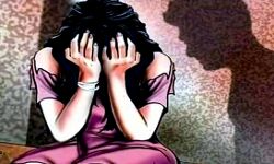 गर्भवती से छेड़छाड- पति से गाली-गलौच- चिकित्सक का काला कारनामा गर्भवती से छेड़छाड- पति से गाली-गलौच- चिकित्सक का काला कारनामा