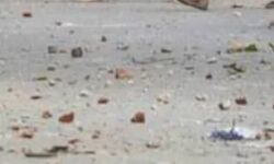 वर्चस्व की जंग- छात्रा के दो गुटों में पथराव- कई थानों की पुलिस पहुंची