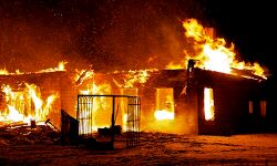 आग से आधा दर्जन से अधिक लोगों की मौत