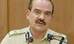 लगा झटका- परमबीर सिंह की याचिका पर सुनवाई से सुप्रीम कोर्ट का इंकार लगा झटका- परमबीर सिंह की याचिका पर सुनवाई से सुप्रीम कोर्ट का इंकार