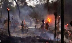 आग से 30 घर जल कर राख- 25 लोगों की मौत आग से 30 घर जल कर राख- 25 लोगों की मौत