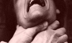 लापता था युवक- खेत से मिला शव- गला घोटकर हत्या लापता था युवक- खेत से मिला शव- गला घोटकर हत्या