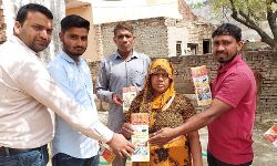 बांटे पत्रक- गिनाई सरकार की उपलब्धियां बांटे पत्रक- गिनाई सरकार की उपलब्धियां