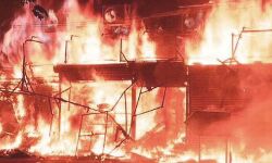 अग्नि कांड में 10 घर जलकर खाक- लाखों का नुकसान अग्नि कांड में 10 घर जलकर खाक- लाखों का नुकसान