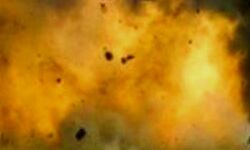 बम विस्फोट-तीन पुलिसकर्मियों की मौत बम विस्फोट-तीन पुलिसकर्मियों की मौत