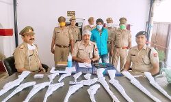 हथियारों का जखीरा बरामद- मौत का सामान बनाने वाला अरेस्ट