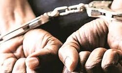 दो भेदिये गिरफ्तार-आतंकियों की कर रहे थे मदद-हमले में था हाथ दो भेदिये गिरफ्तार-आतंकियों की कर रहे थे मदद-हमले में था हाथ