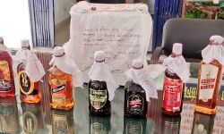 पत्नी को लड़ना है चुनाव- फौजी पति बांटने को लाया शराब