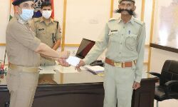 मूंछों का कमालः होमगार्ड को SP ने किया सम्मानित- की तारीफ