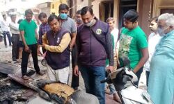 दवा गोदाम में लगी भीषण आग-फटे डिब्बे-कारोबारी की जलकर मौत