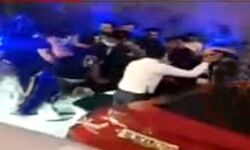 BMW ने मर्सिडीज में मारी टक्कर- रईसजादे भिड़े- वीडियो वायरल