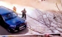 सिपाही की गुंडागर्दी- की ताबड़तोड़ फायरिंग- गाड़ी में तोड़फोड़ सिपाही की गुंडागर्दी- की ताबड़तोड़ फायरिंग- गाड़ी में तोड़फोड़