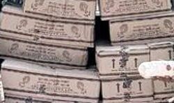 तीन तस्कर अरेस्ट- 100 पेटी शराब बरामद