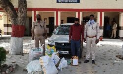 कई स्थानों पर मारे छापे- लाखों की शराब बरामद