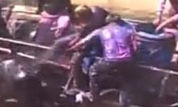 लाट साहब को मारे जूते- भैंसा बोगी पर बैठाया- झाडू से पिटाई लाट साहब को मारे जूते- भैंसा बोगी पर बैठाया- झाडू से पिटाई