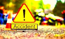 हाइटेंशन लाइन की चपेट में आने से बाइक सवार युवकों की मौत हाइटेंशन लाइन की चपेट में आने से बाइक सवार युवकों की मौत