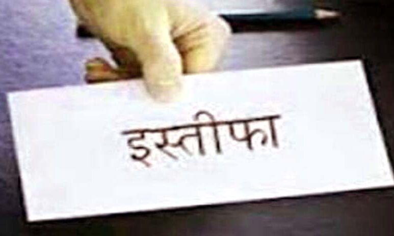 रक्षा मंत्री ने दिया इस्तीफा