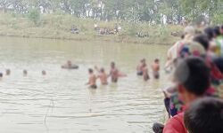 गए थे बकरी चराने मिले- दोनों मिले तालाब में गए थे बकरी चराने मिले- दोनों मिले तालाब में