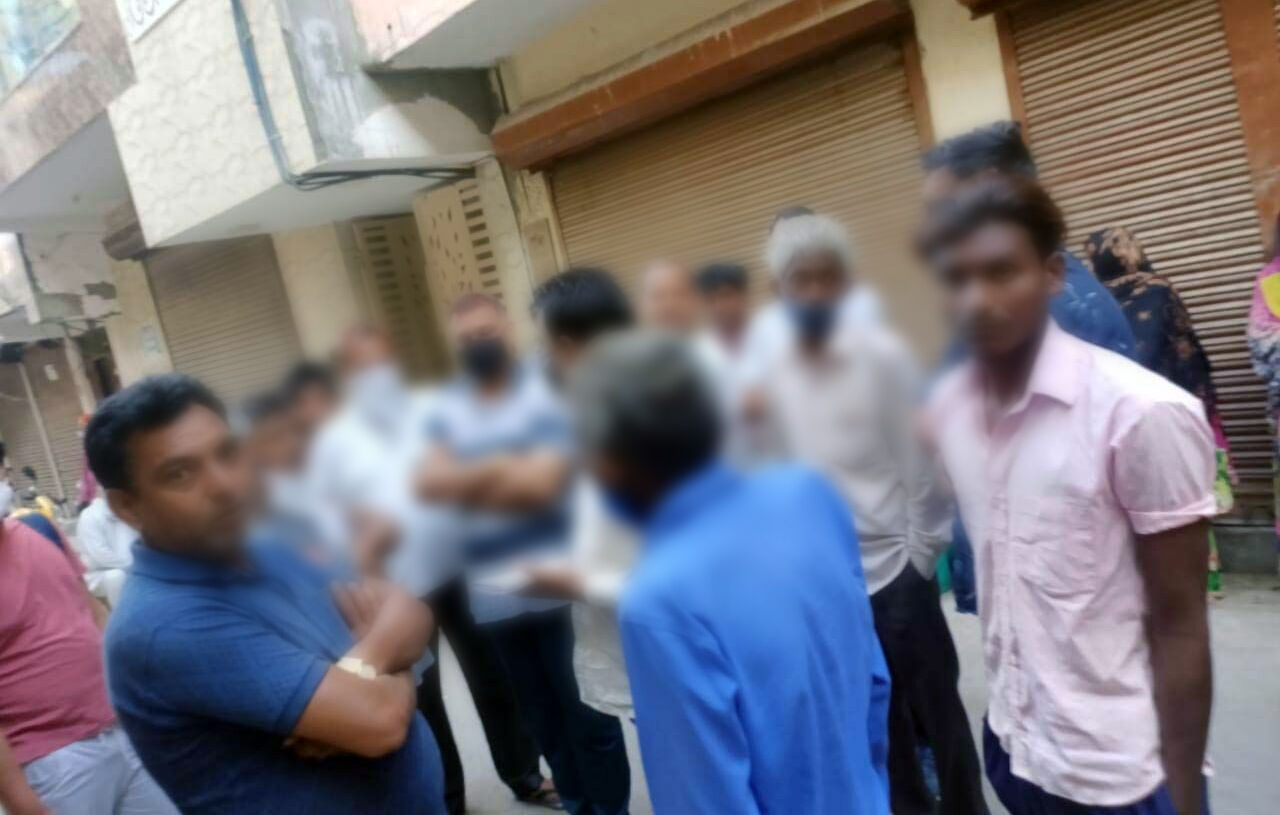 एक ही परिवार के 4 लोगों के शव मिले एक ही परिवार के 4 लोगों के शव मिले