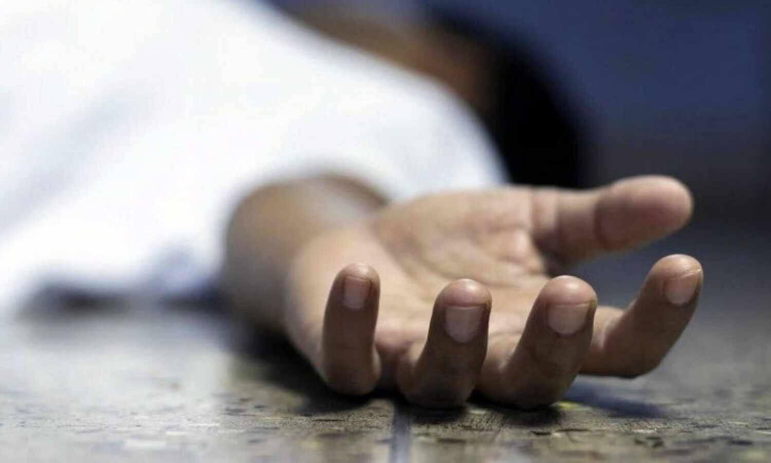लापता युवती का शव खेत में मिला