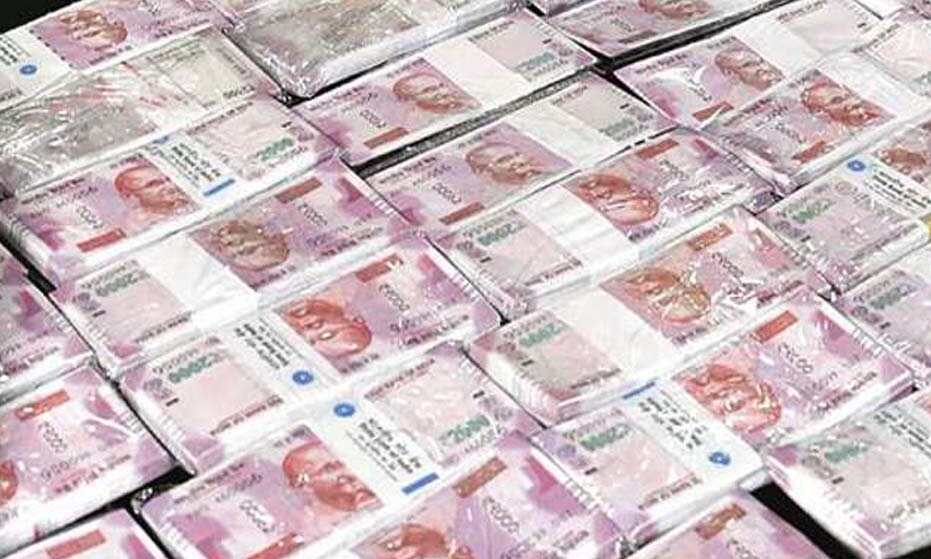 जाली नोटो का धंधा करने वाले 2 गिरफ्तार- कई लाख नोट बरामद