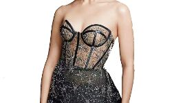 हॉट-यंग  एक्ट्रेस को भी हुआ कोरोना, घर में क्वारंटीन