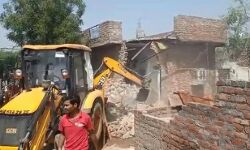 17 सौ मकान-चला बुलडोजर-मंदिर भी चपेट में-लोगों में गुस्सा 17 सौ मकान-चला बुलडोजर-मंदिर भी चपेट में-लोगों में गुस्सा