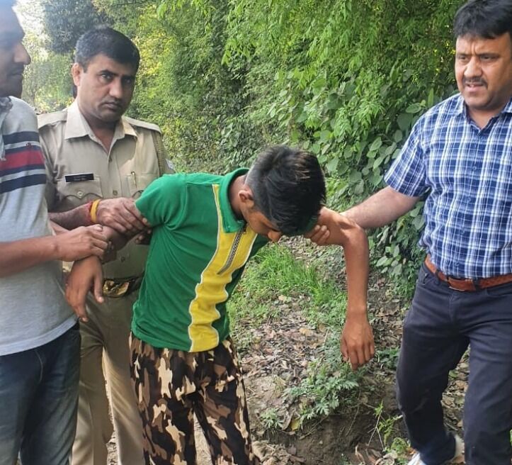 पिस्टल छीन कर भागा गैंगरेप आरोपी-पुलिस की गोली से लंगड़ा पिस्टल छीन कर भागा गैंगरेप आरोपी-पुलिस की गोली से लंगड़ा