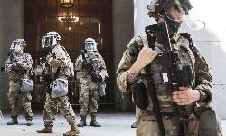 दो पुलिस अधिकारियों पर कार हमले के बाद कैपिटल में नेशनल गार्ड तैनात दो पुलिस अधिकारियों पर कार हमले के बाद कैपिटल में नेशनल गार्ड तैनात