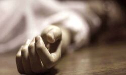 कपड़े में लिपटा मिला बच्ची का शव