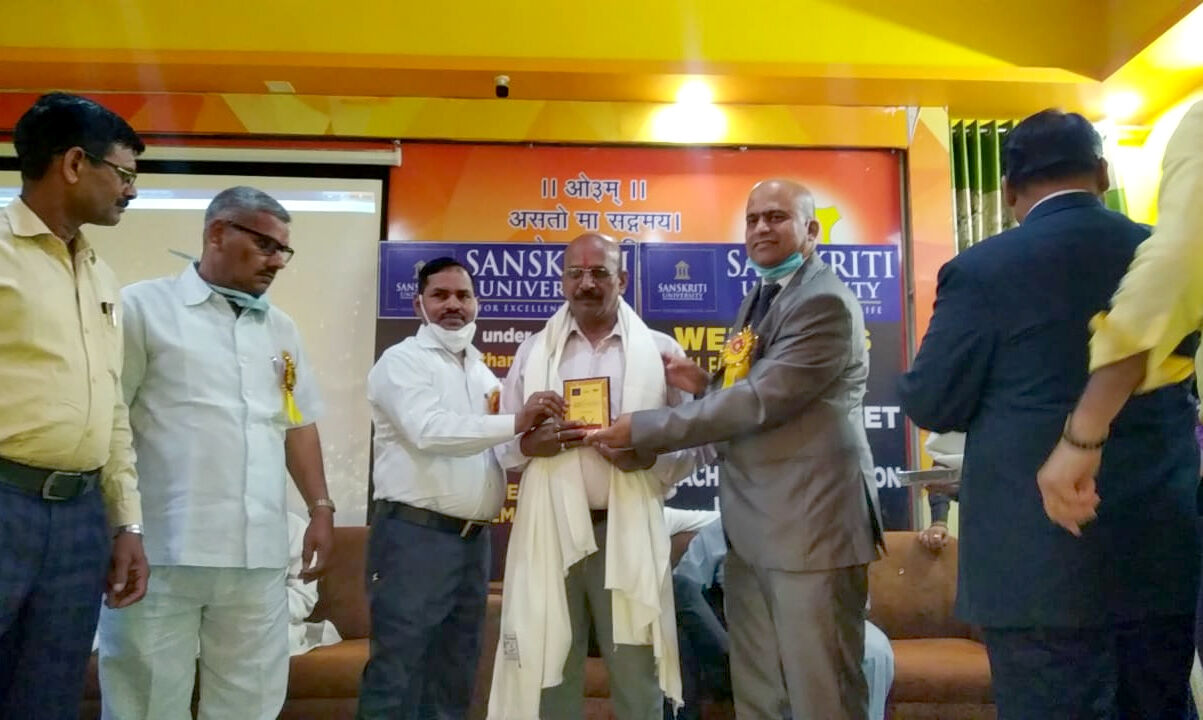 बोले DIOS- शिक्षकों के ऊपर बच्चों के भविष्य की जिम्मेदारी