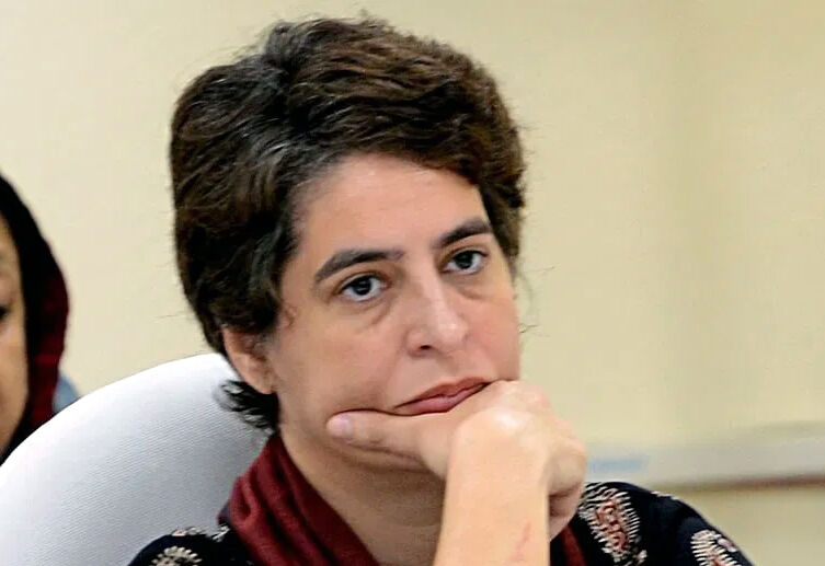 छत्तीसगढ़ की घटना से प्रियंका दुखी-शहीदों को किया नमन छत्तीसगढ़ की घटना से प्रियंका दुखी-शहीदों को किया नमन