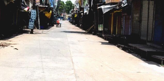 शासन के निर्देश पर 13 शहरों में लाॅकडाउन- दुकानें और मार्केट बंद