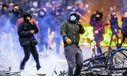 रात्रि कर्फ्यू के विरोध में प्रदर्शन रात्रि कर्फ्यू के विरोध में प्रदर्शन