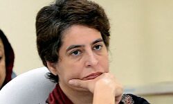 छत्तीसगढ़ की घटना से प्रियंका दुखी-शहीदों को किया नमन छत्तीसगढ़ की घटना से प्रियंका दुखी-शहीदों को किया नमन