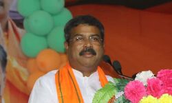 विधानसभा चुनाव इफेक्ट-डीजल पेट्रोल के दामों में आएगी और कमी? विधानसभा चुनाव इफेक्ट-डीजल पेट्रोल के दामों में आएगी और कमी?