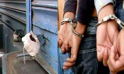 कोरोना नियमों का उल्लंघन- 3 दुकानें सील- 42 लोग भेजे गए जेल कोरोना नियमों का उल्लंघन- 3 दुकानें सील- 42 लोग भेजे गए जेल