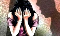 खेत से कटाई कर लौट रही किशोरी से बलात्कार