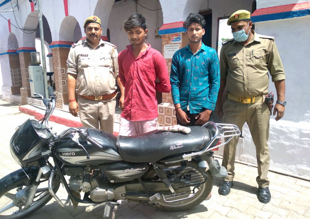 2 शातिर चोर गिरफ्तार- कब्जे से बाइक और तमंचे बरामद