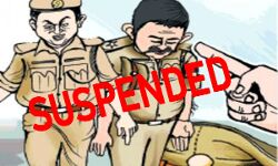 रिश्वत लेने के आरोप में थाना प्रभारी व सिपाही निलंबित रिश्वत लेने के आरोप में थाना प्रभारी व सिपाही निलंबित