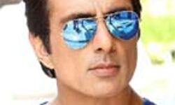 सोनू सूद के नाम पर ठगी करने वाले धरे गये